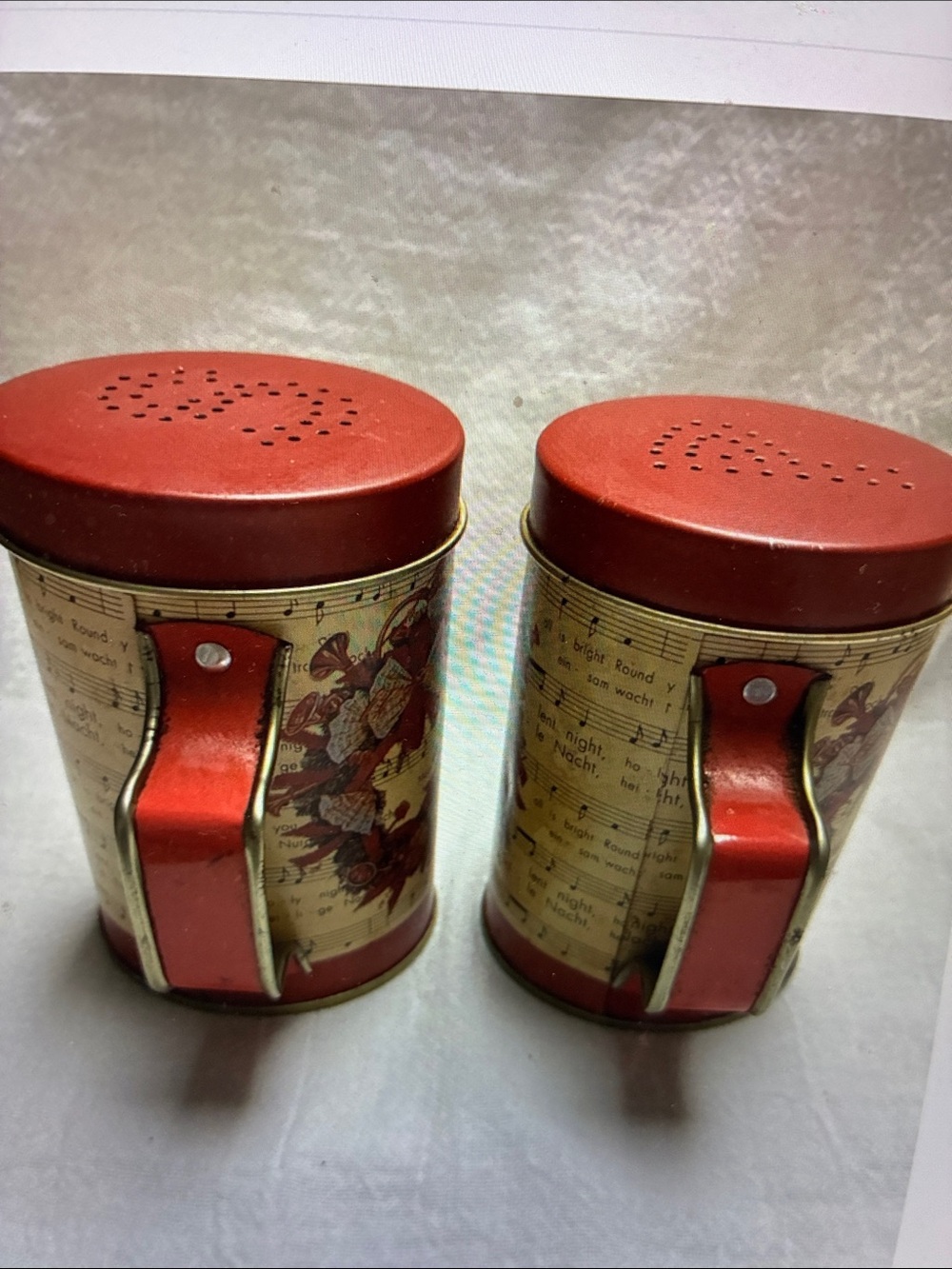 Vintage Classic Red Holiday Metal Salt & Pepper Shakers Music notes Tin Canister - Picture 4 of 6